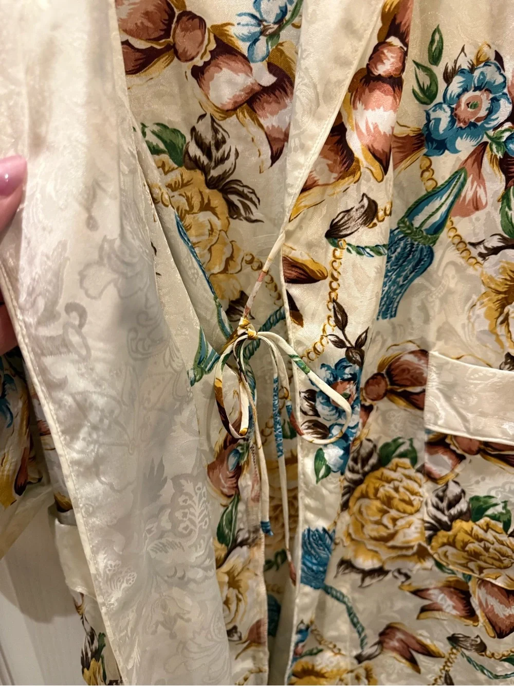 Vintage Victoria's Secret Cream Floral Satin Robe with Teal & Gold Accents - Picture 3 of 9